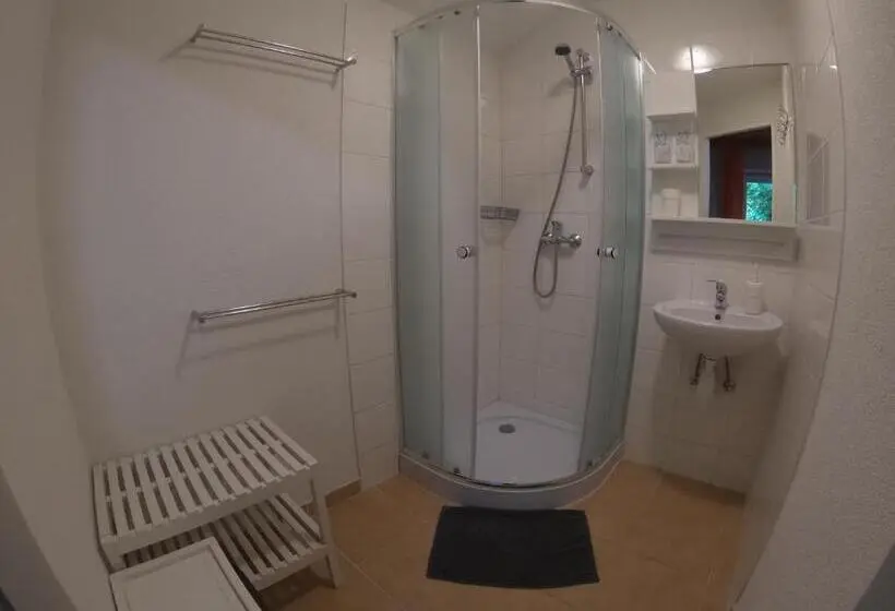 Standard Kolmen Hengen Huone, Pension Tyrol