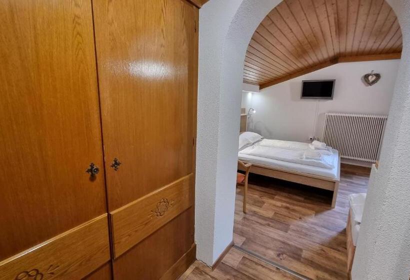غرفة قياسية رباعية, Pension Tyrol