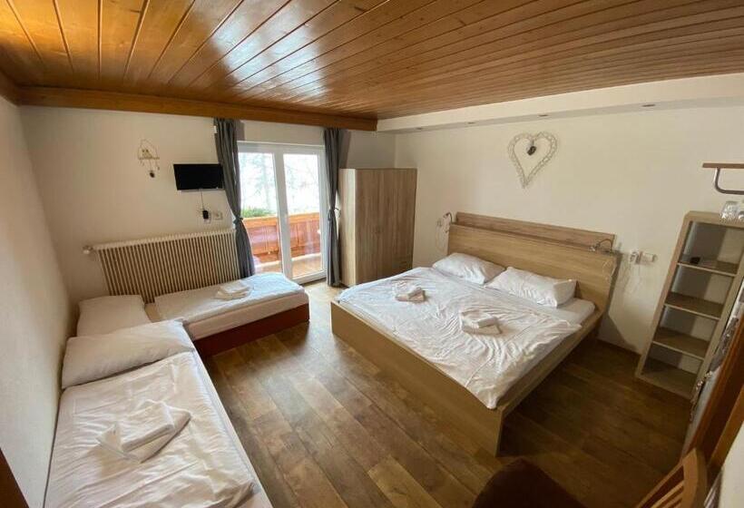 4인용 스탠다드 룸, Pension Tyrol