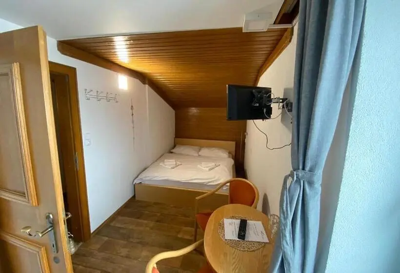 Basic-huone, Pension Tyrol