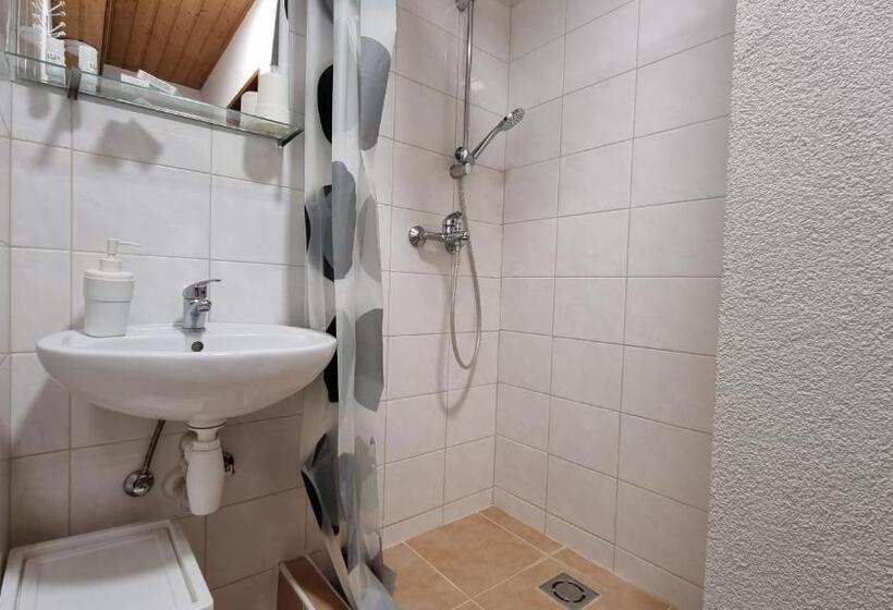 غرفة قياسية مزوَّدة بشُرفة, Pension Tyrol