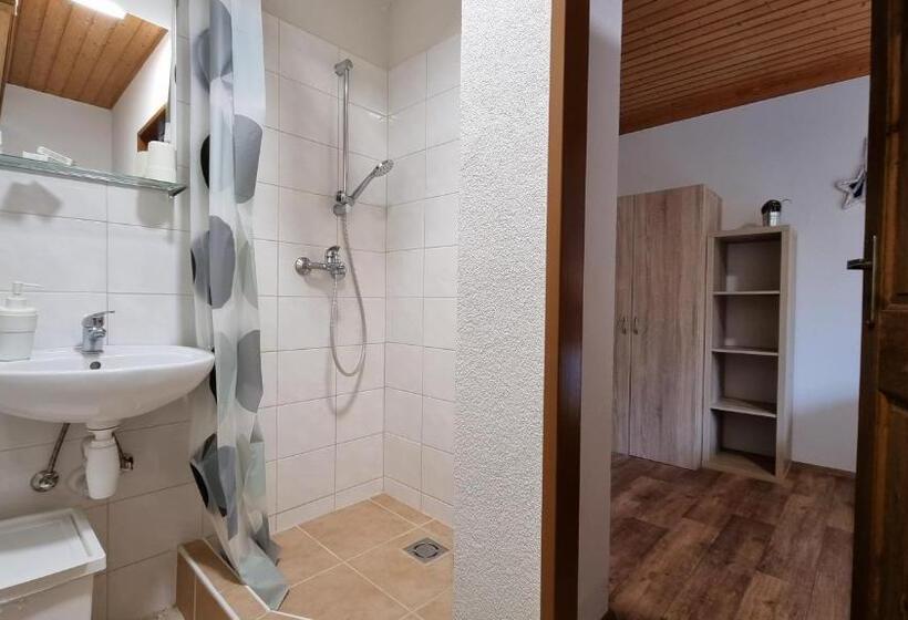 غرفة قياسية مزوَّدة بشُرفة, Pension Tyrol