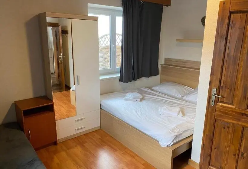 Comfort Kolmen Hengen Huone, Pension Tyrol