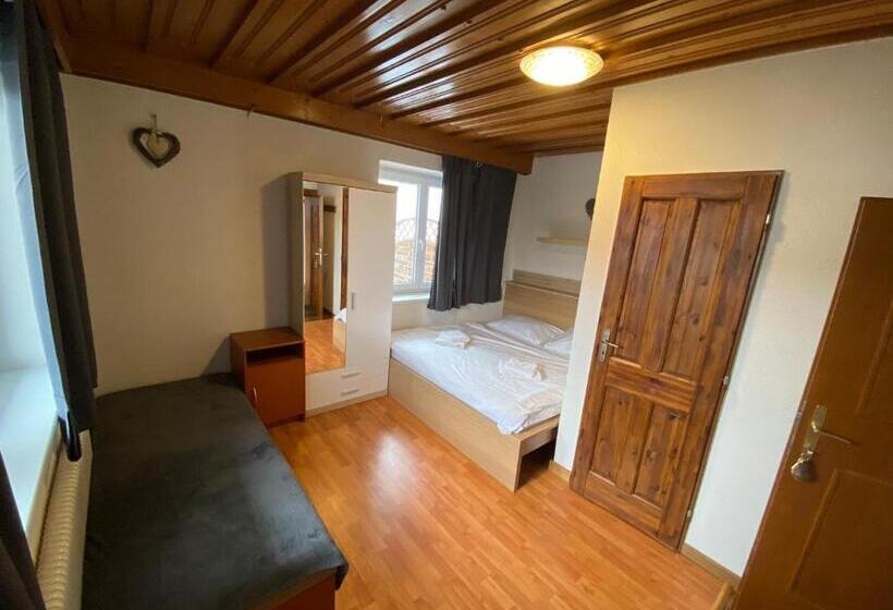 غرفة كومفورت ثلاثية, Pension Tyrol