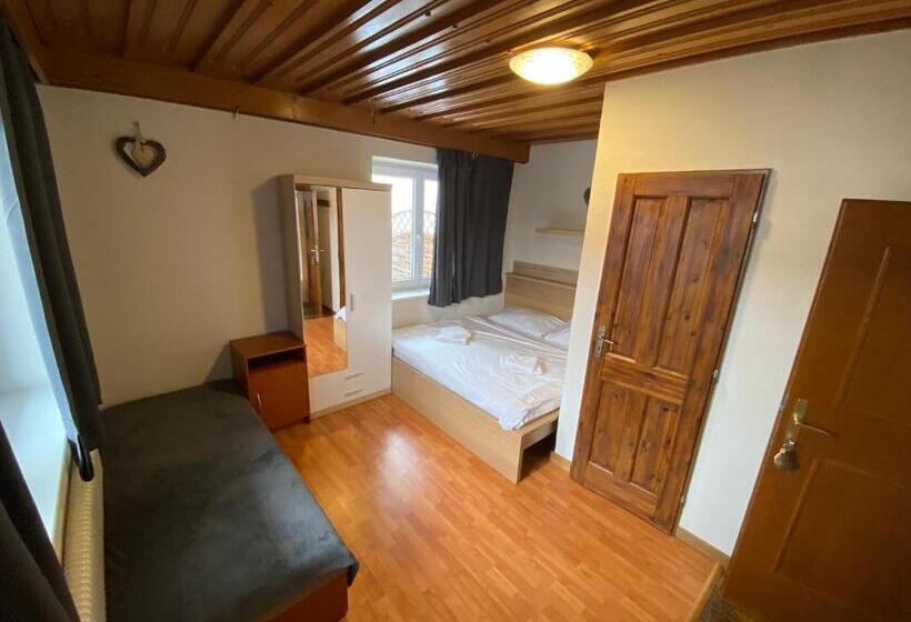 غرفة كومفورت ثلاثية, Pension Tyrol