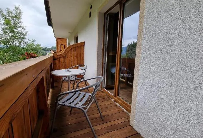 Standard Kolmen Hengen Huone Parveke, Pension Tyrol