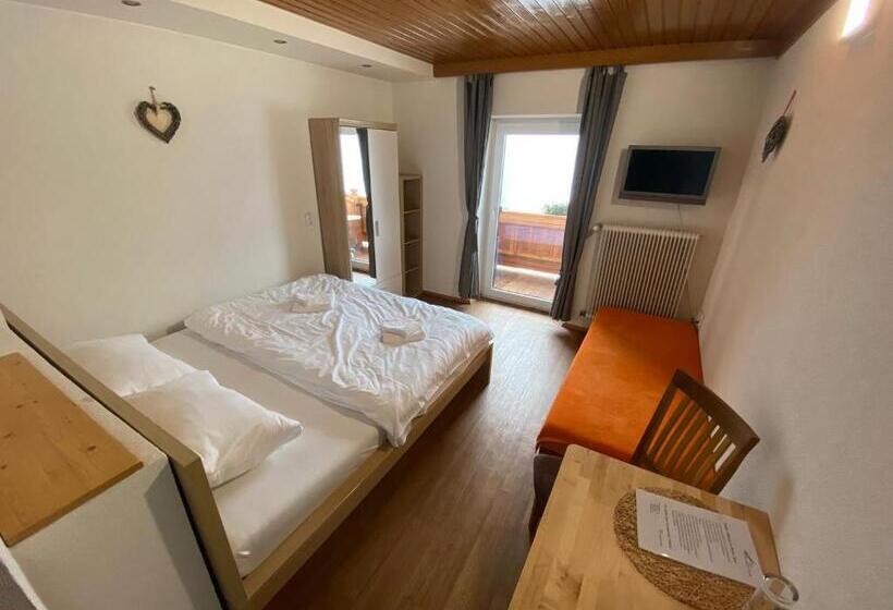 غرفة قياسية ثلاثية مزودة بشرفة, Pension Tyrol