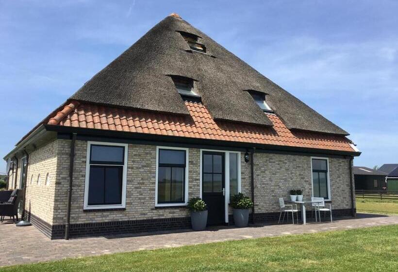 غرفة قياسية مزوَّدة بتراس, T Lant Van Texsel