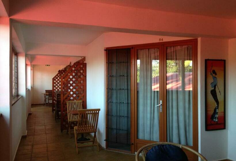 استودیوی استاندارد, La Residence