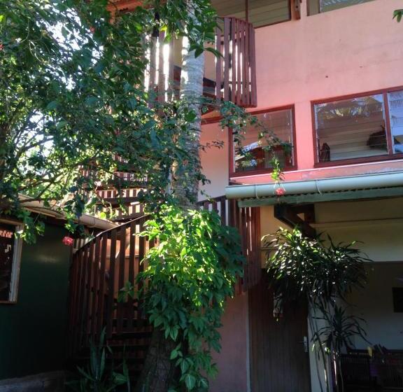 استودیوی استاندارد, La Residence