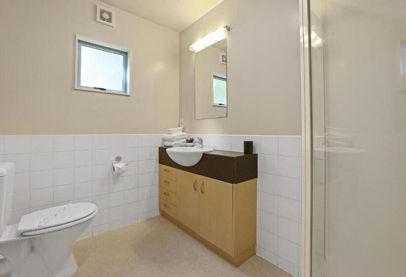 استودیوی استاندارد, Denton Park Motel