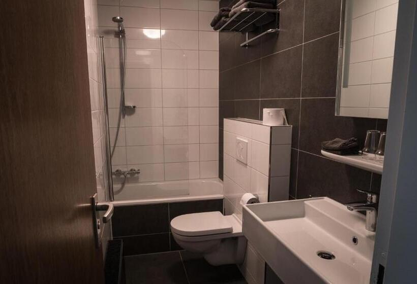 חדר סטנדרט, Centraal