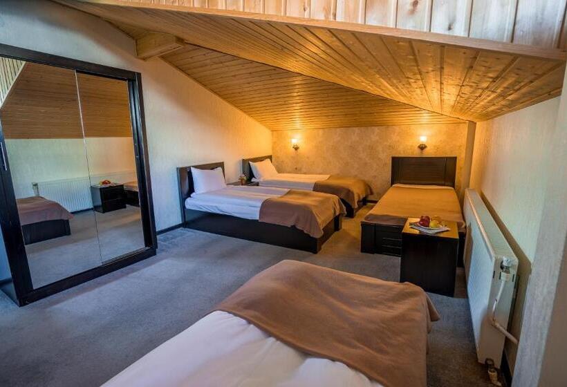 Economy Quadruple Room, Goodaura