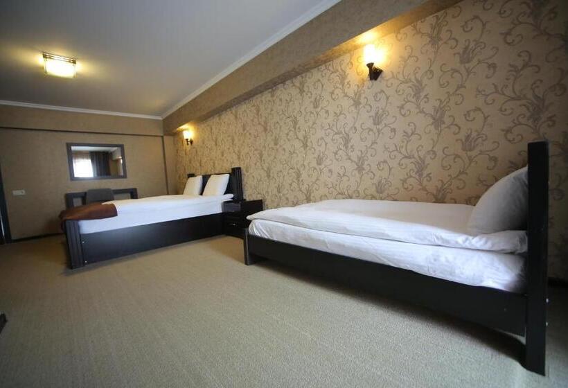 اتاق استاندارد سه نفره, Goodaura