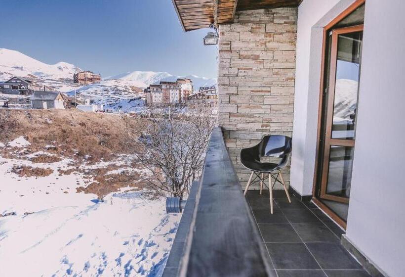 اتاق استاندارد سه نفره, Goodaura