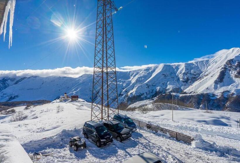 اتاق لوکس با بالکن, Goodaura