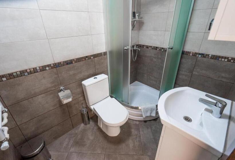 اتاق استاندارد با بالکن, Goodaura