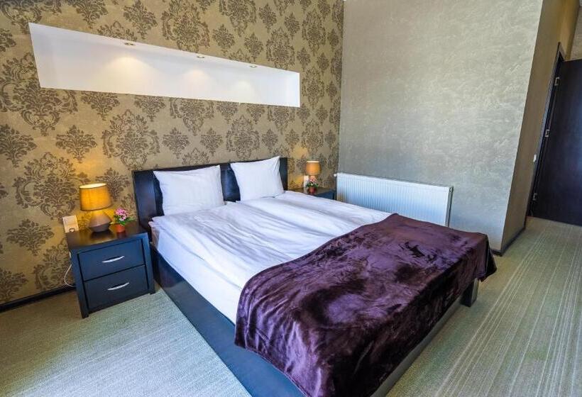 اتاق استاندارد با بالکن, Goodaura