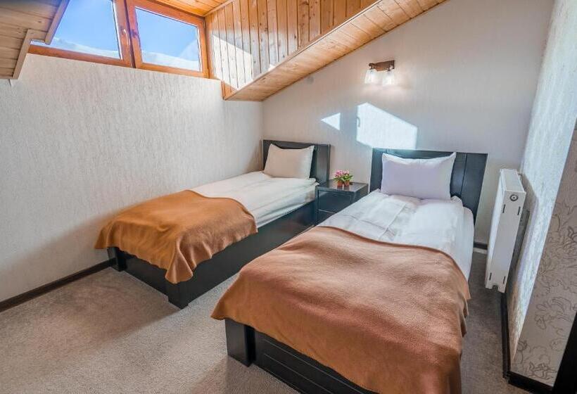 اتاق استاندارد با بالکن, Goodaura