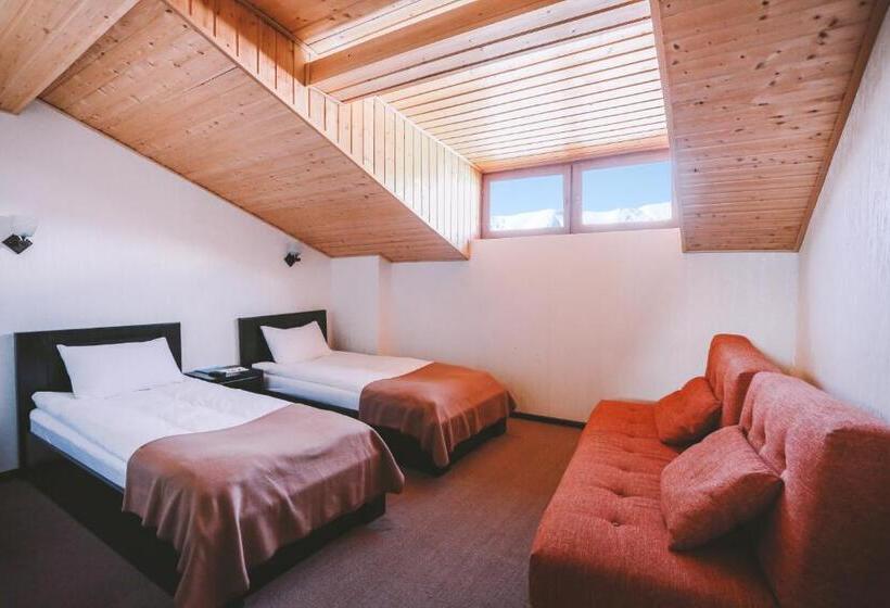 اتاق استاندارد با بالکن, Goodaura