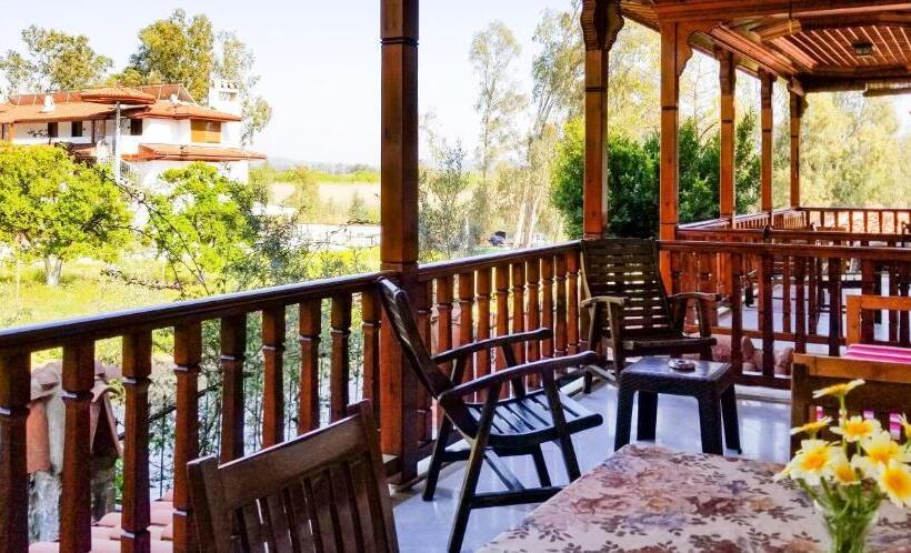 סוויטה דלוקס, Gumus Konak