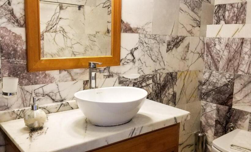 סוויטה דלוקס, Gumus Konak