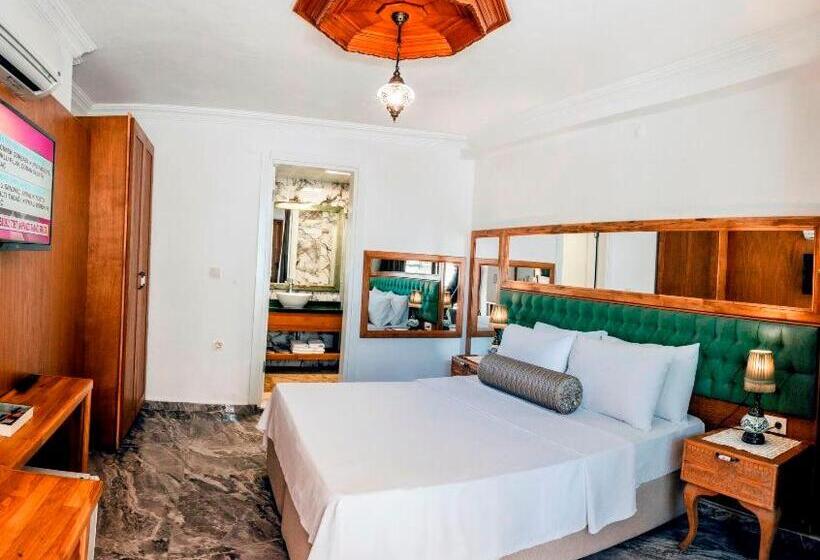 Quarto Estandar, Gumus Konak