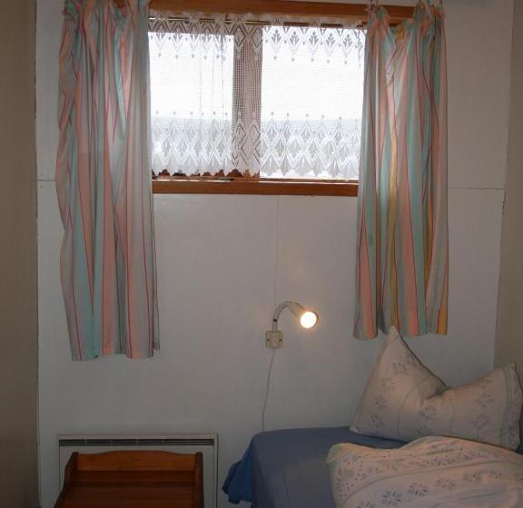 اتاق استاندارد یک تخته با سرویس بهداشتی مشترک, Brekkulækur Guesthouse