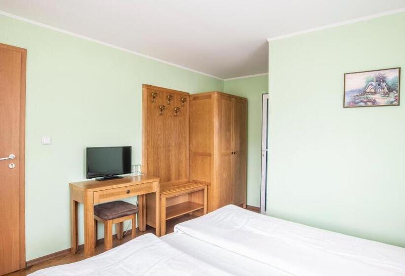 标准三人间, Guest House Roden Dom