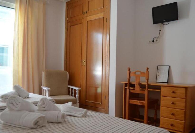 חדר סטנדרט לשלושה, Hostal Doña Antonia