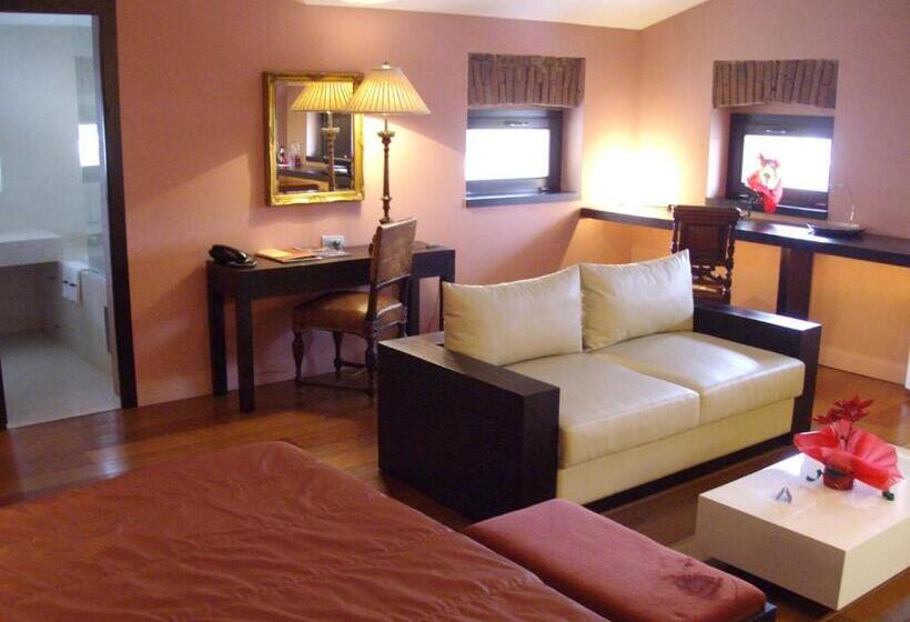 חדר משפחתי, Kokoshkovata Boutique House