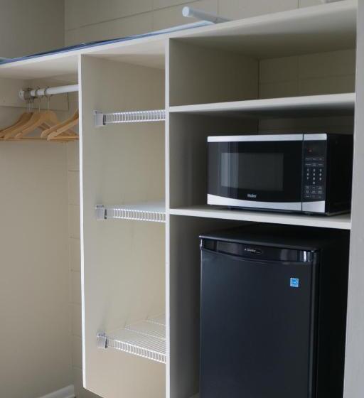 ファミリールーム, Charlroy Motel