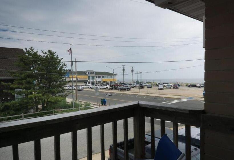 オーシャンビューファミリールーム, Charlroy Motel