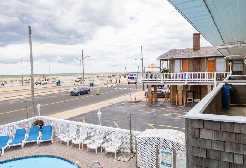 オーシャンビューファミリールーム, Charlroy Motel