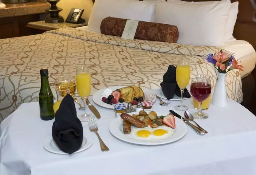 اتاق استاندارد با 2 تخت دوبل, Chateau On The Lake Resort Spa And Convention Center