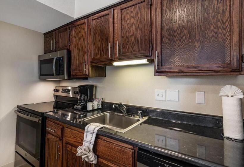 デラックススタジオ, Chase Suite  El Paso