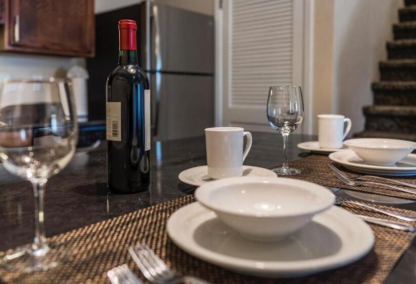 Standard-studio, Chase Suite  El Paso