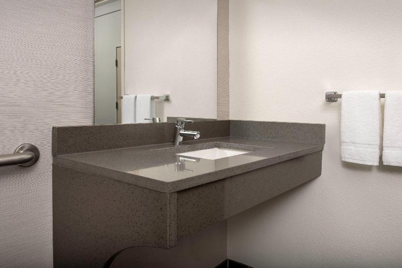 اتاق استاندارد با تخت بزرگ, Courtyard By Marriott Dothan