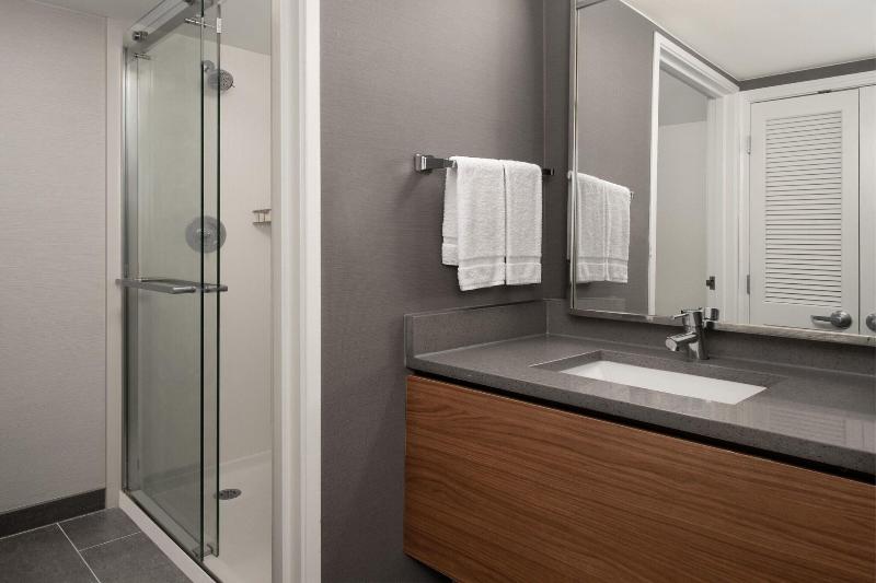 اتاق استاندارد با تخت بزرگ, Courtyard By Marriott Dothan