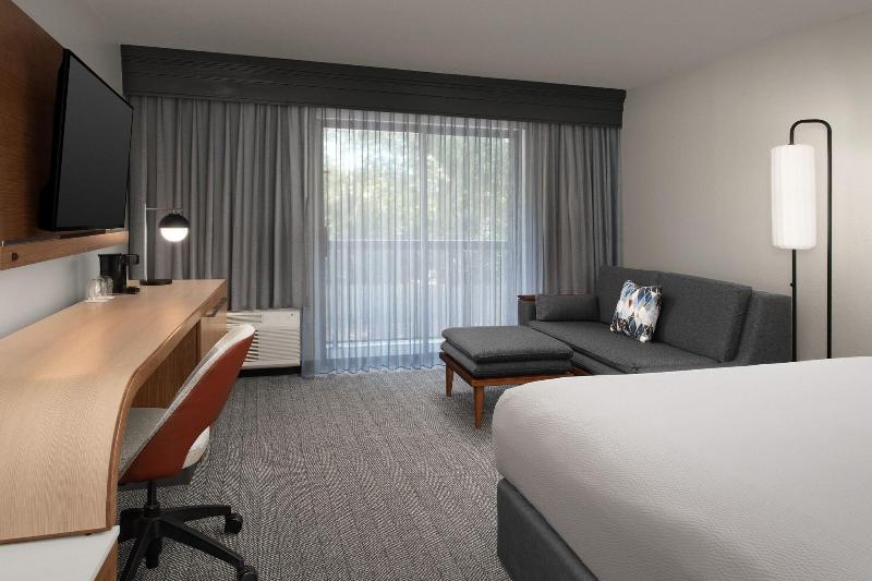 اتاق استاندارد با تخت بزرگ, Courtyard By Marriott Dothan