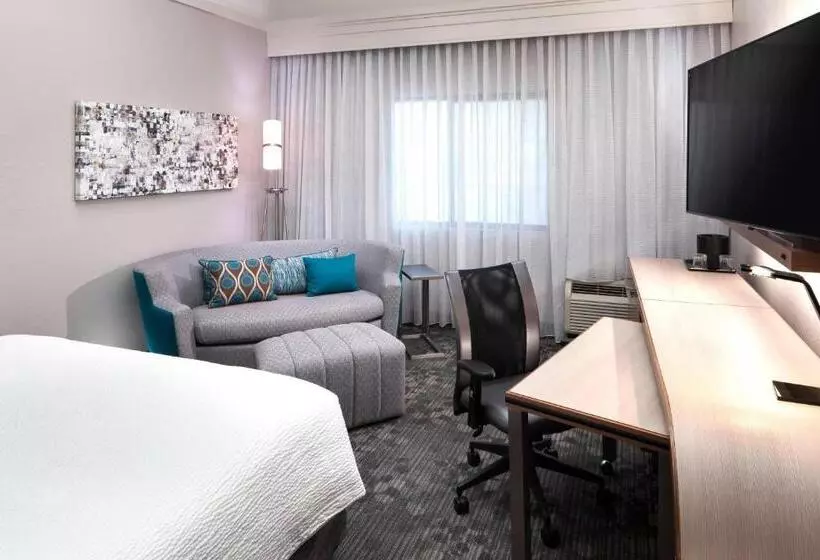 キングサイズベッドのスタンダードルーム, Courtyard By Marriott Pensacola