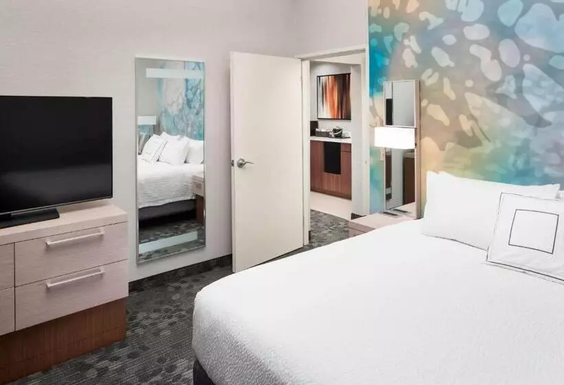 キングサイズベッドのスイートルーム, Courtyard By Marriott Pensacola