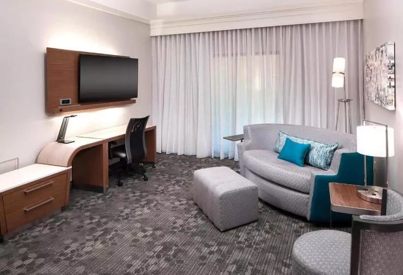 キングサイズベッドのスイートルーム, Courtyard By Marriott Pensacola