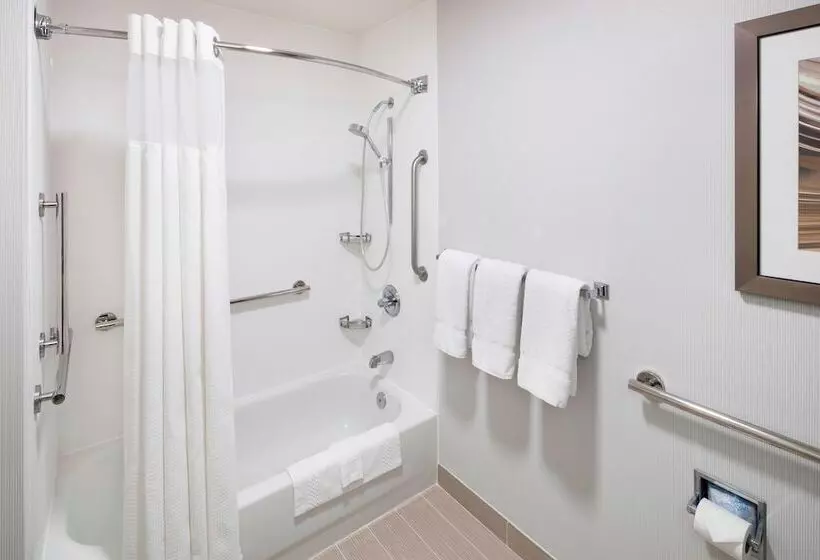 ２ダブルベッドのスタンダードルーム, Courtyard By Marriott Pensacola
