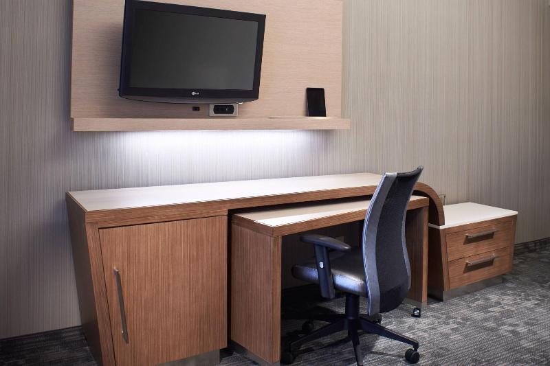 اتاق استاندارد با تخت بزرگ, Courtyard Toledo Maumee/arrowhead