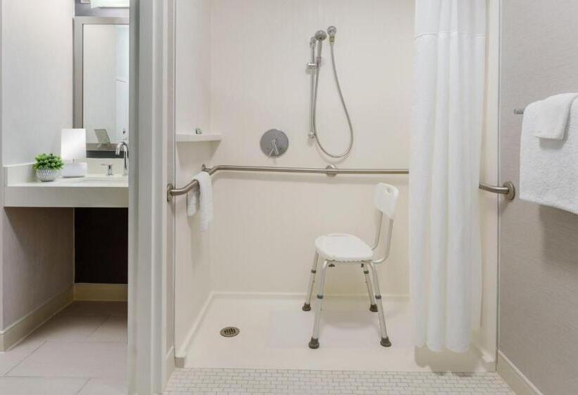 اتاق استاندارد با تخت بزرگ, Courtyard Manchesterboston Regional Airport