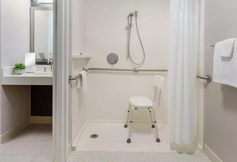 اتاق استاندارد با تخت بزرگ, Courtyard Manchesterboston Regional Airport
