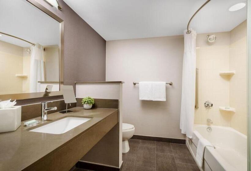 اتاق استاندارد با تخت بزرگ, Courtyard Manchesterboston Regional Airport