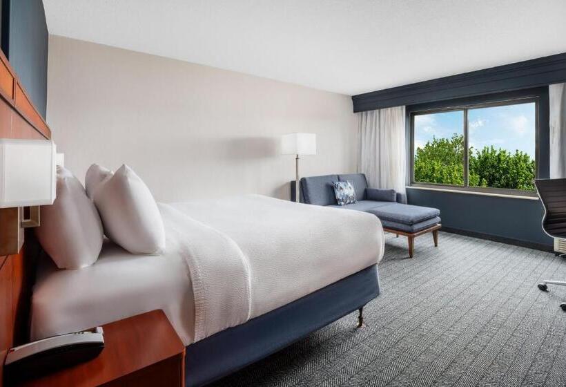 اتاق استاندارد با تخت بزرگ, Courtyard Manchesterboston Regional Airport