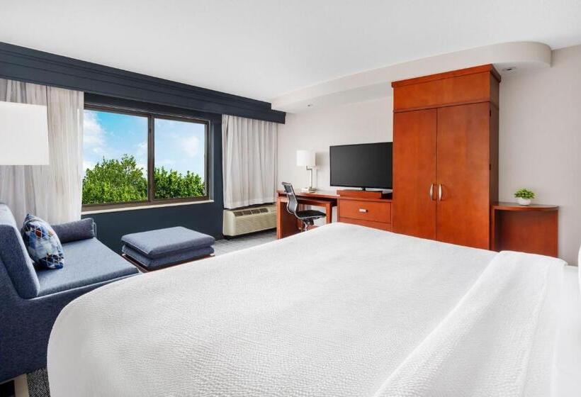 اتاق استاندارد با تخت بزرگ, Courtyard Manchesterboston Regional Airport